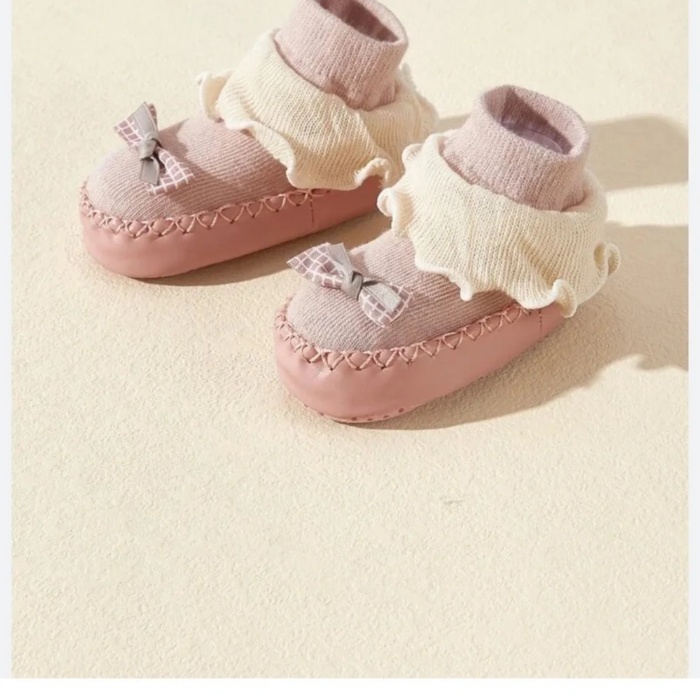 Adorable boho baby girl walker shoes /slipper grip bottoms 0-6 months